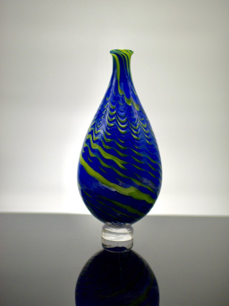 Twisted Optic Cane in Seed Green and Ultramarine