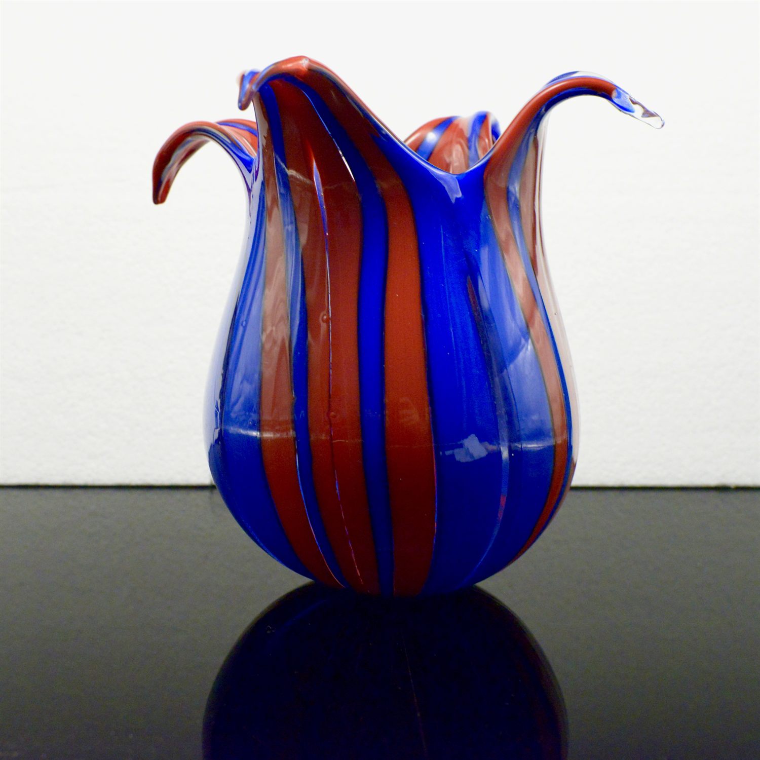 Radiolaria Tulip in Blue and Red