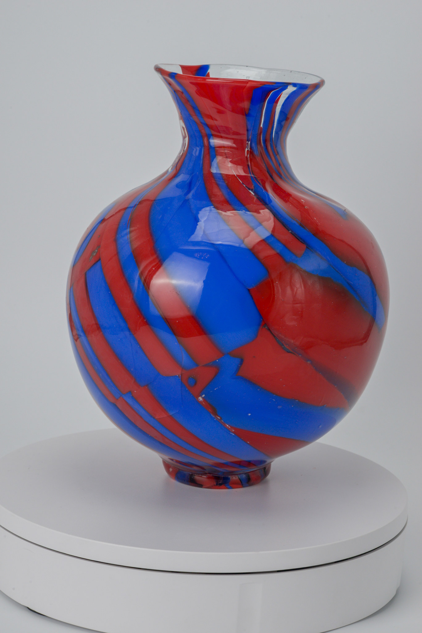 Pattern-Melted Round Amphora in Red and Blue