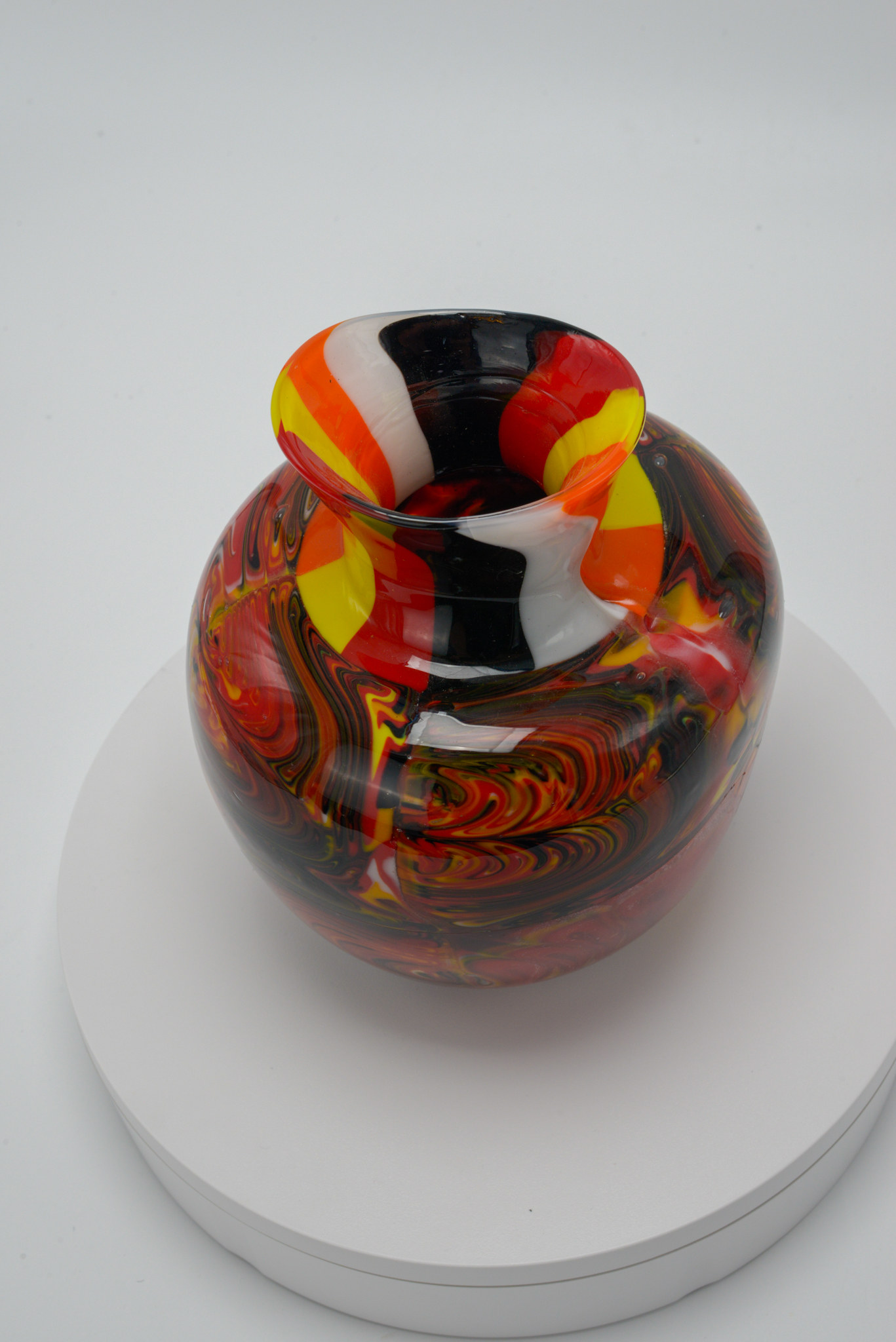 Pattern-Melted Vase in Fire